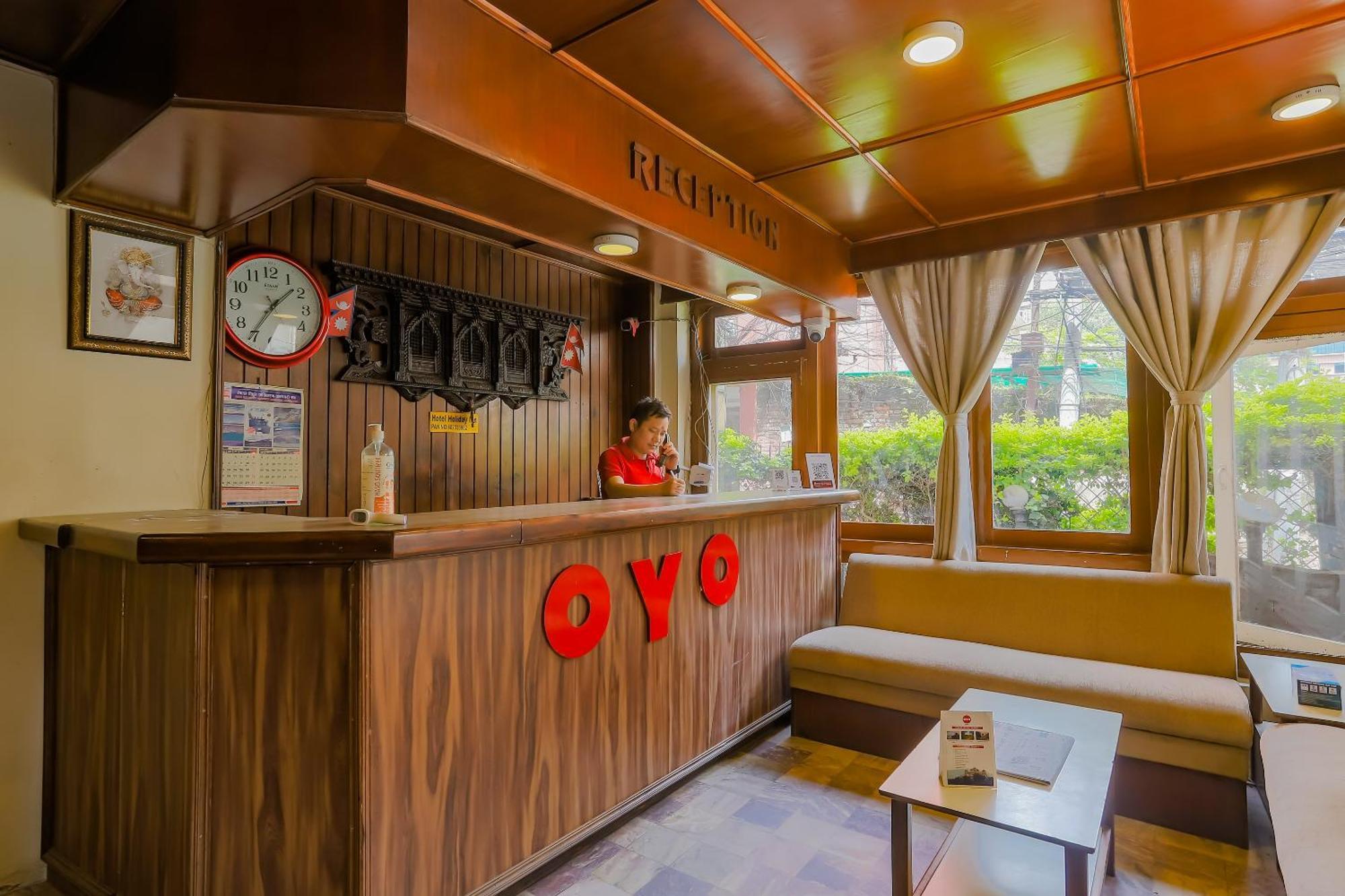 Oyo 795 Hotel Holiday Inn Kathmandu Bagian luar foto