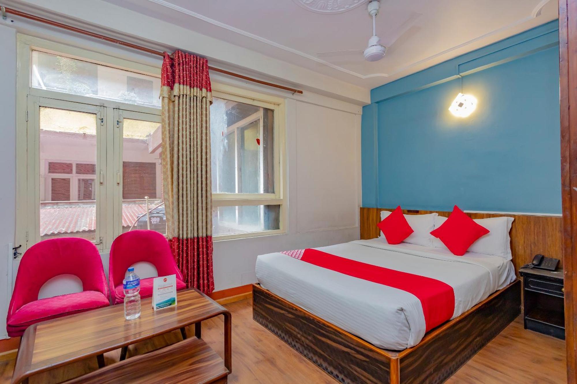Oyo 795 Hotel Holiday Inn Kathmandu Bagian luar foto