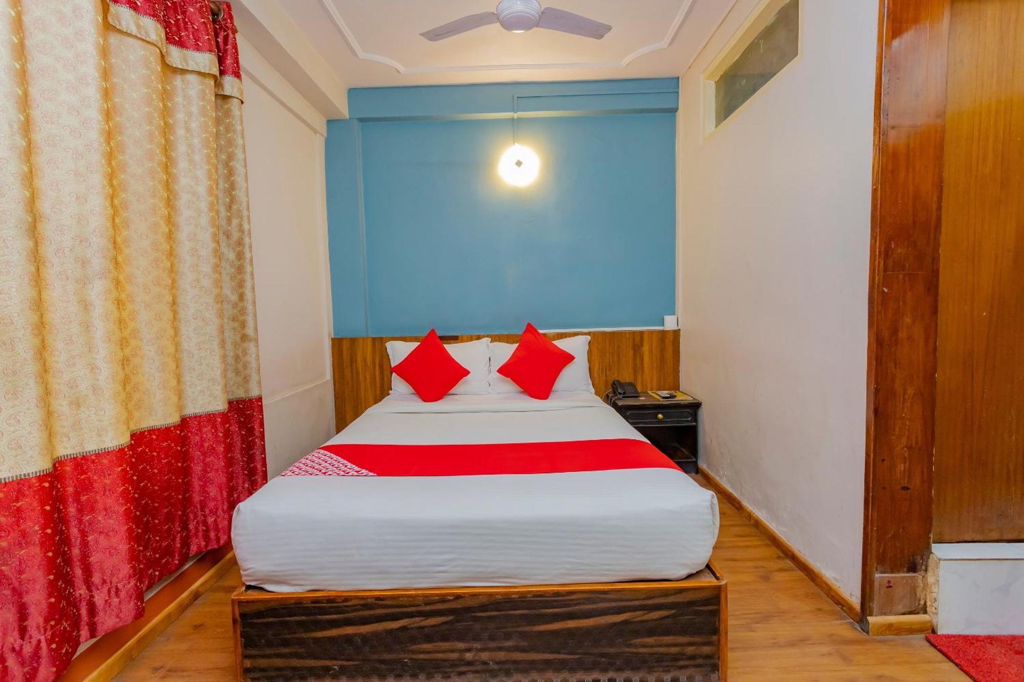 Oyo 795 Hotel Holiday Inn Kathmandu Bagian luar foto