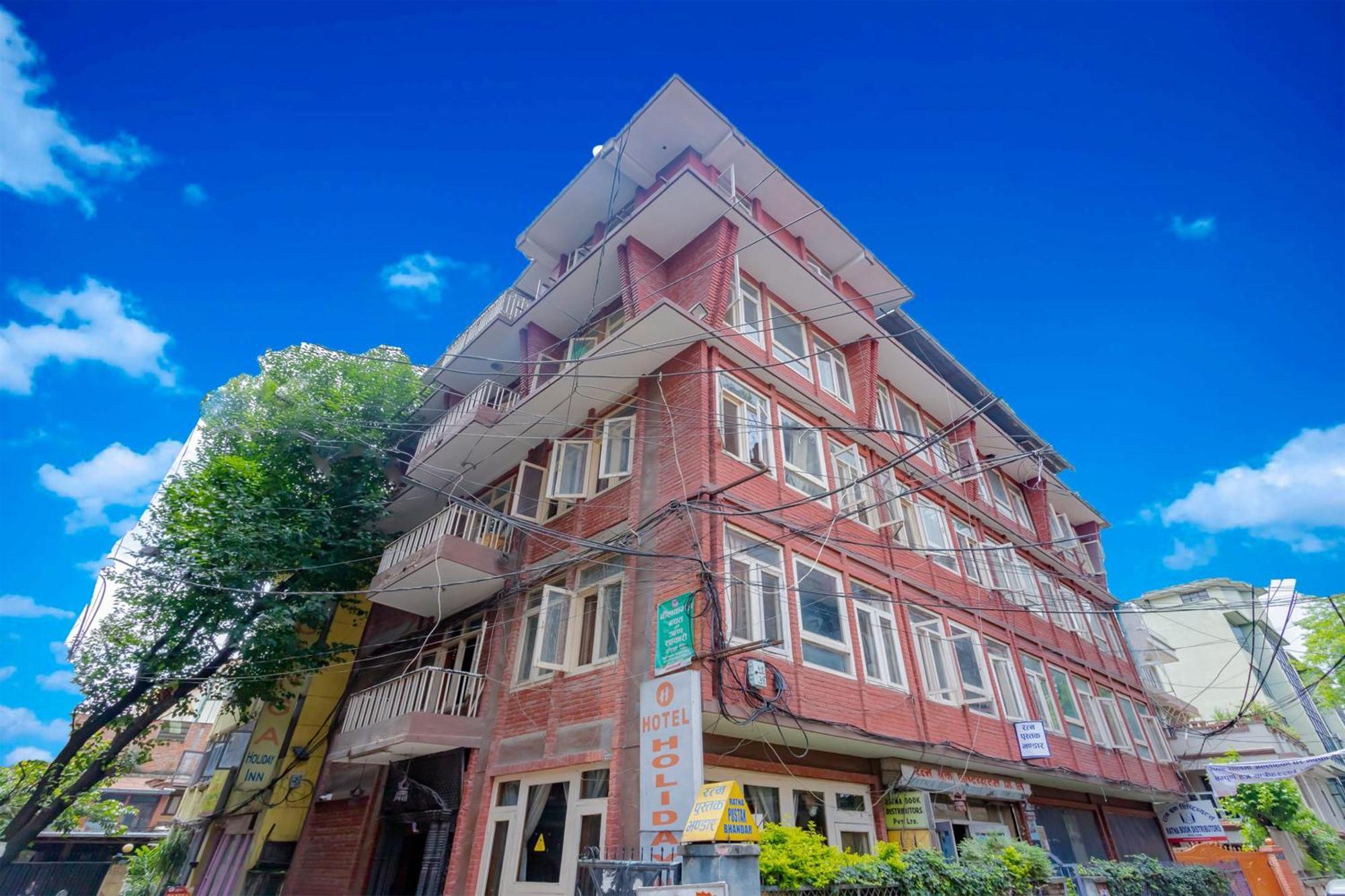 Oyo 795 Hotel Holiday Inn Kathmandu Bagian luar foto