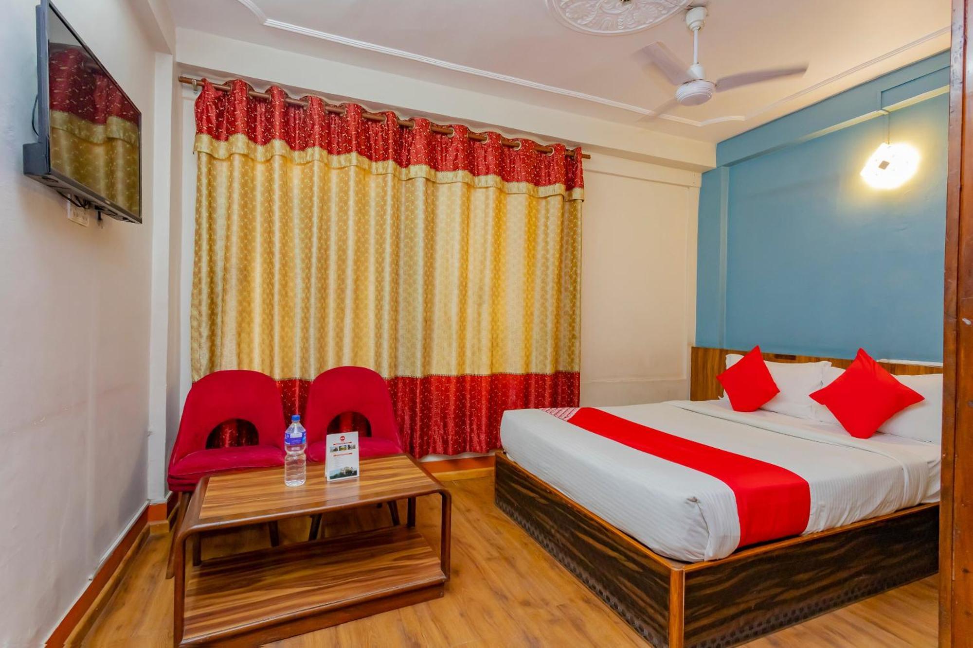 Oyo 795 Hotel Holiday Inn Kathmandu Bagian luar foto